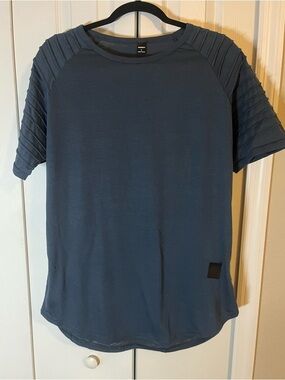 Manfinity men’s navy blue short sleeve t-shirt with pleated sleeves size Large